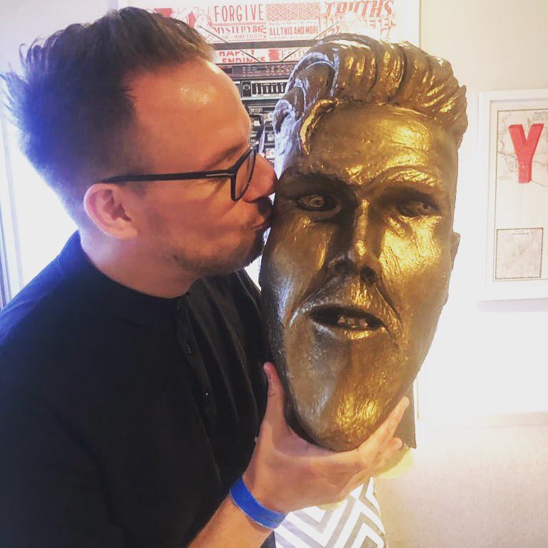 cjscull's tweet photo. Los Angeles: home of all the major ’soccer’ monuments. #DavidBeckham #lagalaxy #threeteeth https://t.co/E5sIpFp37K