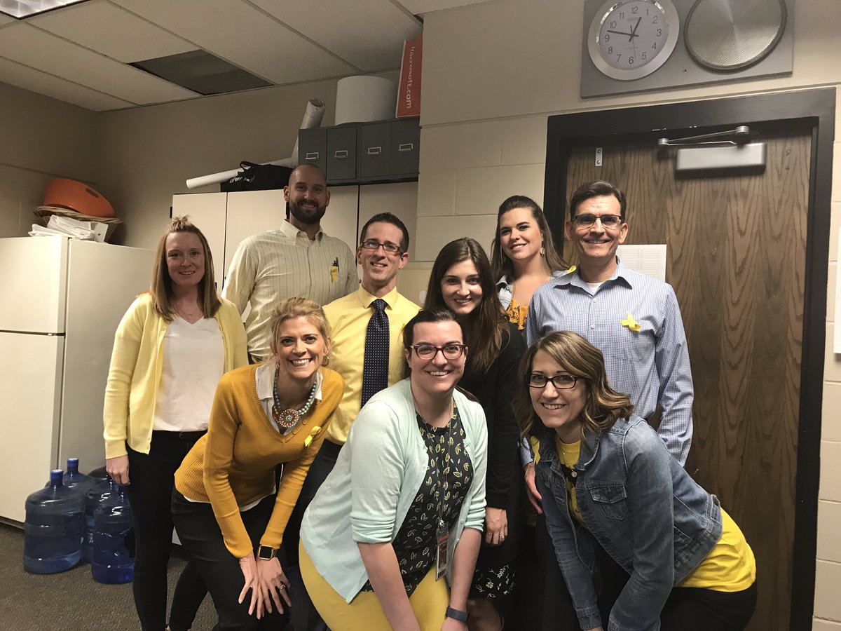 EHS_EQ's tweet photo. Eaglecrest students and staff wear yellow today for suicide prevention awareness 🎗 https://t.co/da9YGP537T