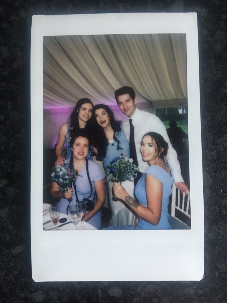 roseandimza's tweet image. Happy #NationalSiblingsDay.

Thanks for ensuring I’m poor all January. 

#OneofFive