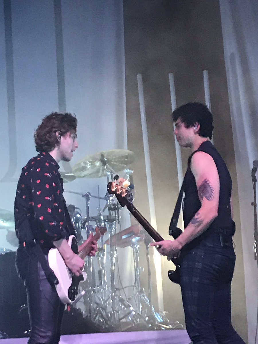 cinemacindyy's tweet photo. A year since I met one of my favorite bands ❤️ this day was so special to me and holds a special place in my heart I never thought it would happen 7 years ago but it did :,) @5SOS @Ashton5SOS @Luke5SOS @Michael5SOS @Calum5SOS https://t.co/exJzM6v3CB
