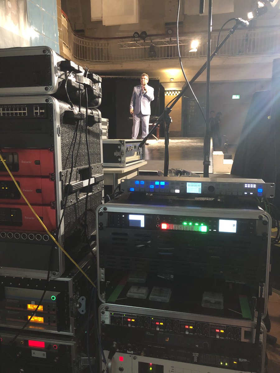 laborzehn's tweet photo. Live aus dem Theater „Altes Hallenbad“ Friedberg: die Auftaktveranstaltung der @THMtweets Ringvorlesung zum Thema „Megatrend Digitalisierung“
#outsidebroadcast #üwagen #labor10 https://t.co/tldAh8e0lu