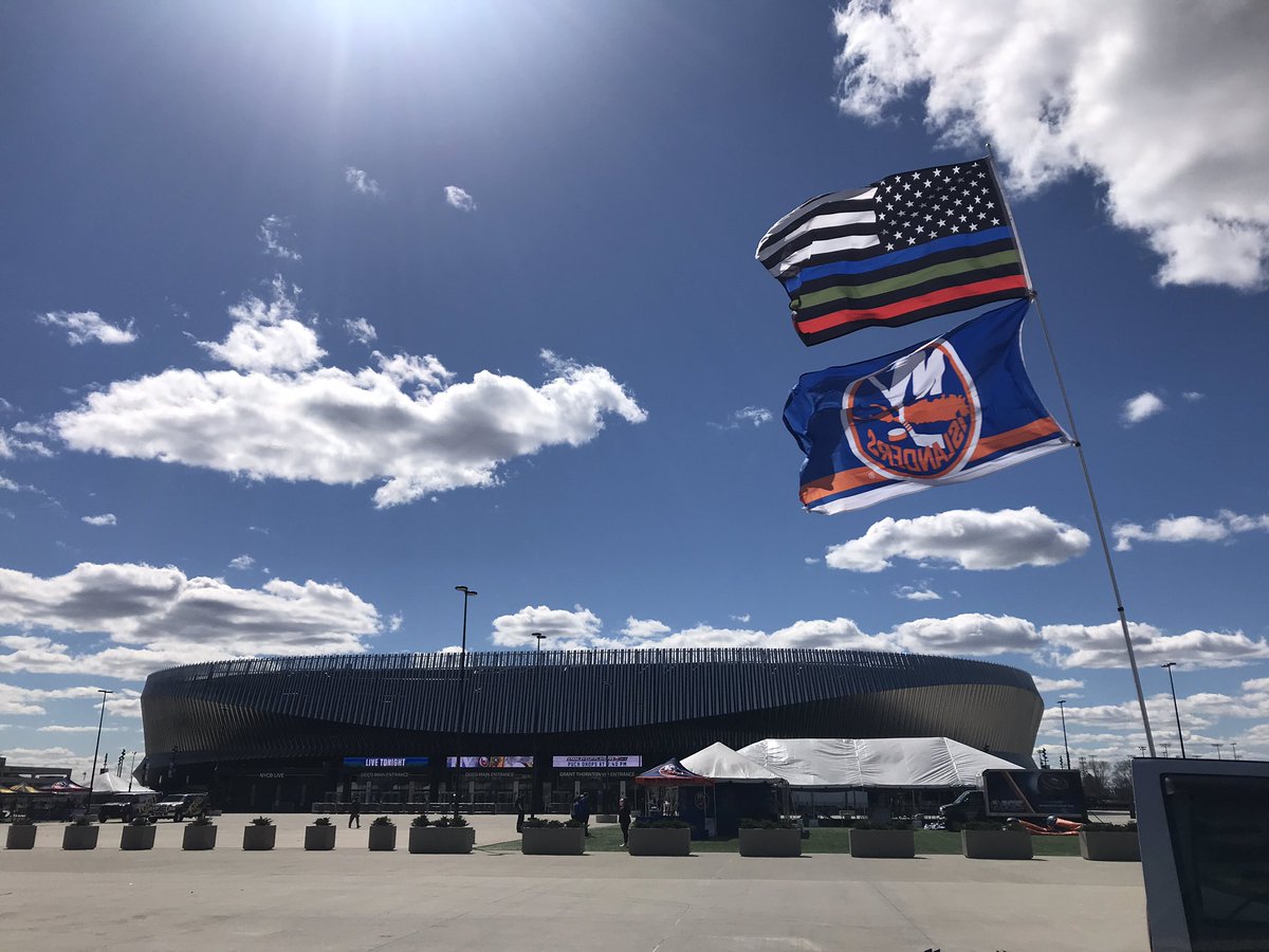 IslesBarn's tweet photo. Party at the #Coli #StanleyCupPlayoff #Isles https://t.co/kyVRVp2Bgc