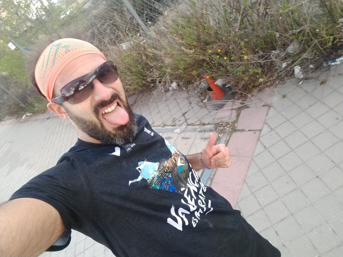 Torres_Run's tweet image. Últimas series de darle fuegote al body antes de rock&amp;amp;rollear por Madrid @RNRmadmaraton.
La rodilla bien, sin molestias, hoy se quejaba el gemelo derecho y el culo izquierdo. Mañana visita al fisio, lo va a flipar! (o yo...) #MAPOMArunners #KmsXAlimentos @_r4fun_