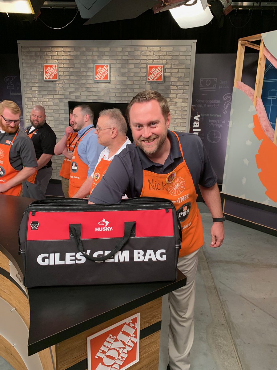 NFilantresTHD's tweet photo. Great day visiting @HDTVDave  and the studio with the 2nd ever Selling Depot Class today! https://t.co/EjurDZvxiH