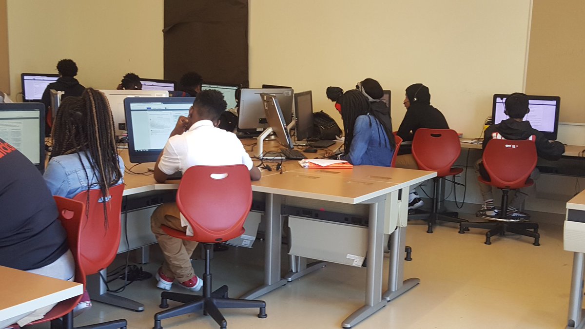 TheMsOliver's tweet photo. ELA Students Leveling Up in Preparation for upcoming PARCC #EverydayAtDunbar https://t.co/blUXVo8Axj