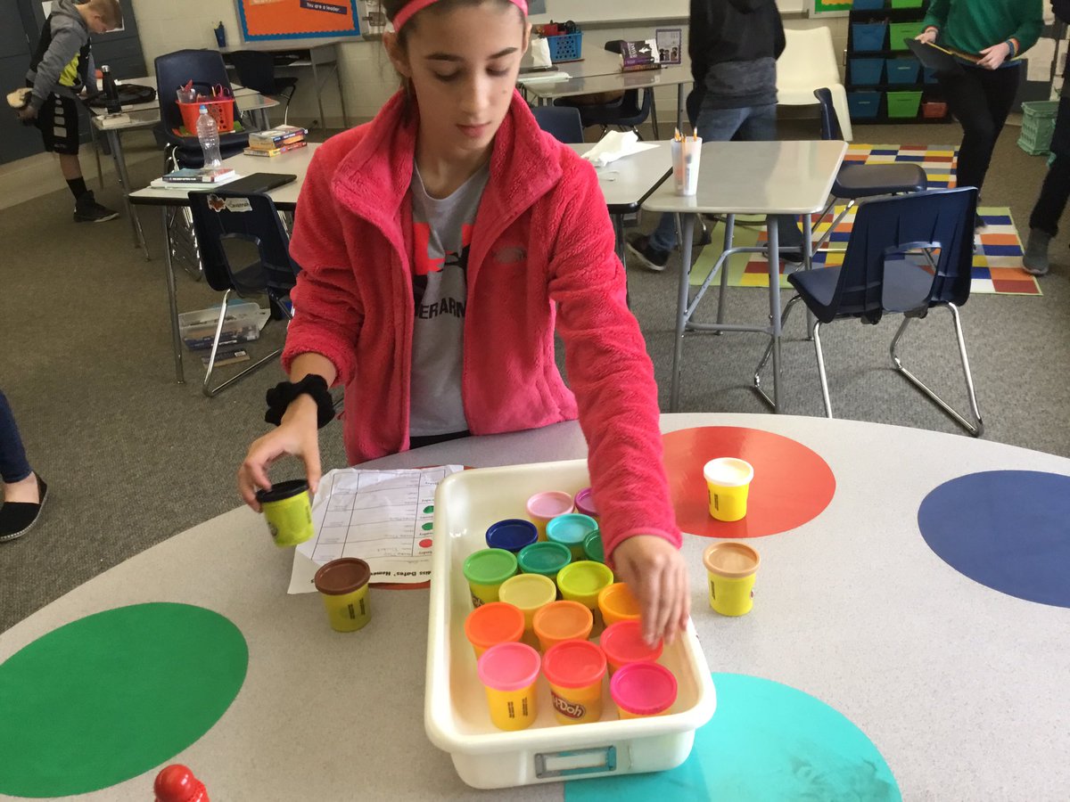 MissBates11's tweet photo. She said she would feel better if she could organize them by color! #HelpfulHeart 🌈❤️ https://t.co/X5QVSciihm