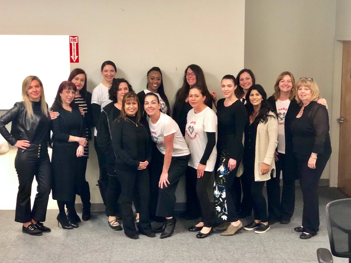 LisaMWright1's tweet photo. Successful Day1 of Intensive skincare training with our Fabulous Loreal Partners Kelly &Lindsay 😎💋❤️🌞
#R8isGr8
#lifequotestoliveby
#itsoktomakemistakes
#skinsmart
#SPFyourself
#beautyunaltered
#cvs_beauty
#loreal
@markbastarache
@KoladyCVS
@efc3cvs
@MalyBernstein https://t.co/TUHMDxJpnG