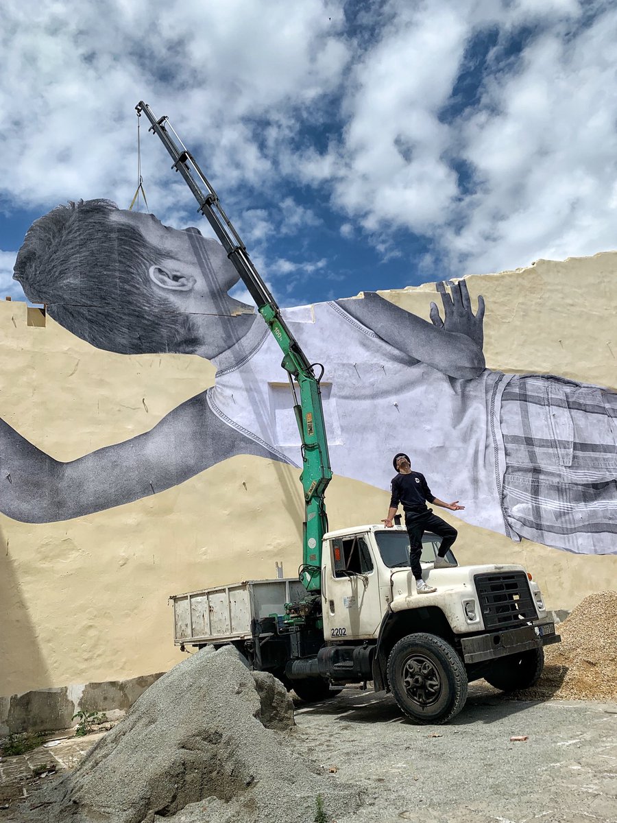  L'artiste JR investi La Havane avec le collage géant d'un petit garçon