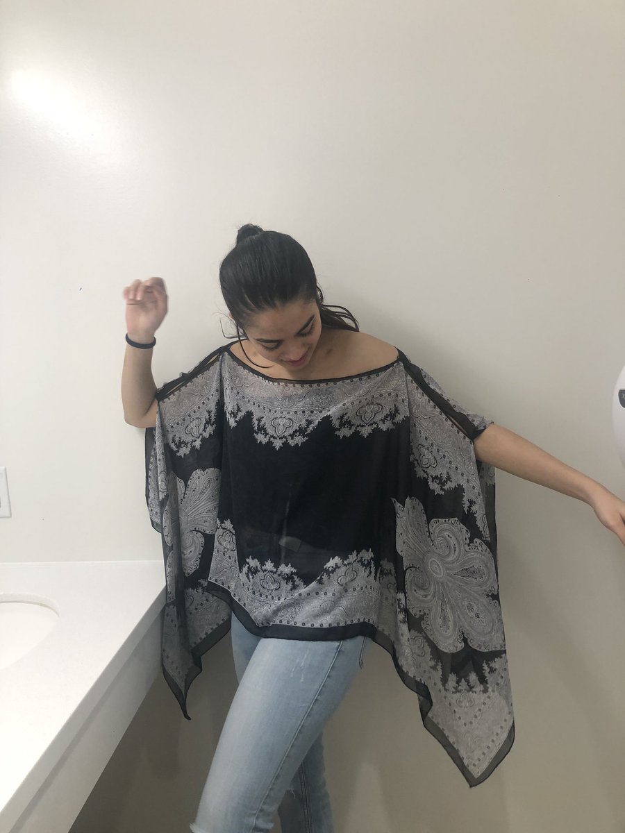 keep_itt_simple's tweet photo. Perks of minimalism 🌱 || Vatsala Kalani has chosen minimalism and created 4 quirky outfits using one garment. https://t.co/HEsI0Q7BMr