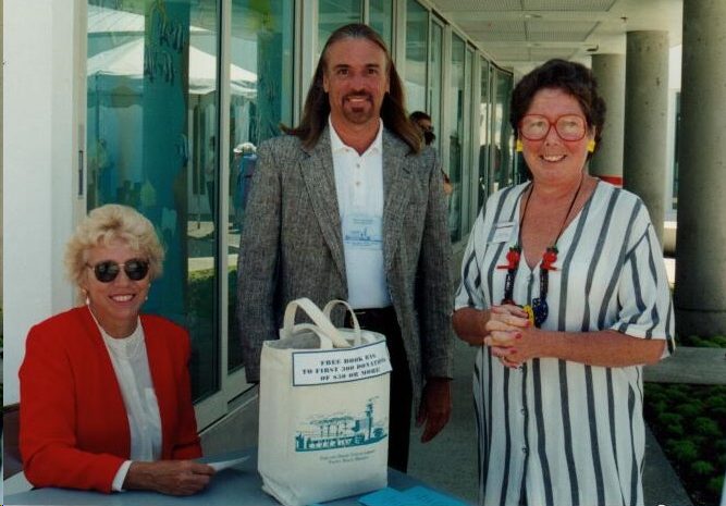 SDPublicLibrary's tweet photo. 20: Our #PacificBeachLibrary feels fortunate to know such an amazing group of Friends—in 1997, after many years of them lobbying and fundraising, we opened the new Pacific Beach/Taylor Library! #FriendsTop40 #MySDPL https://t.co/eGRPObfoGS