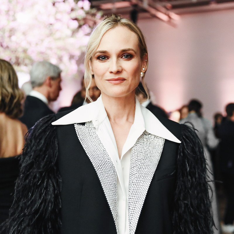 MichaelKors's tweet photo. Dramatic flair: Diane Kruger in #MichaelKorsCollection at last night’s #WhitneyGala, which we were proud to sponsor. #WhitneyStudioParty https://t.co/oXKYP1515P