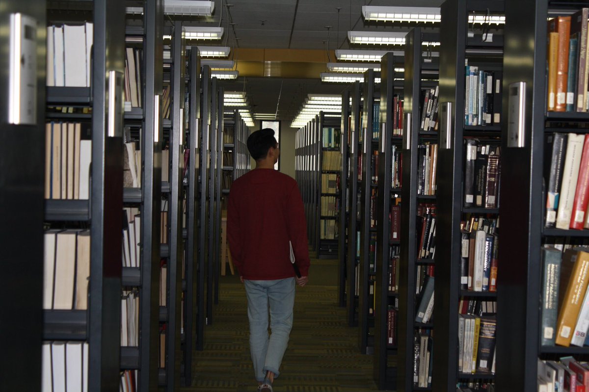 CLosPosts's tweet image. You can just feel the knowledge walking past isles of books.
#NationalLibraryWeek
#com4465
