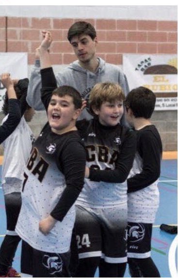 Antonio_Melo14's tweet photo. Me hace especial ilusión que BUENAS Y TRABAJADORAS personas consigan éxitos bajo el escudo del @CBArmilla Haciendo crecer a todo el proyecto y por supuesto ellos mismos. #Grandes #AdnCBA #CBAFam @eduapple97 @paulittaaa_ #Dani https://t.co/3Mb4B577JE