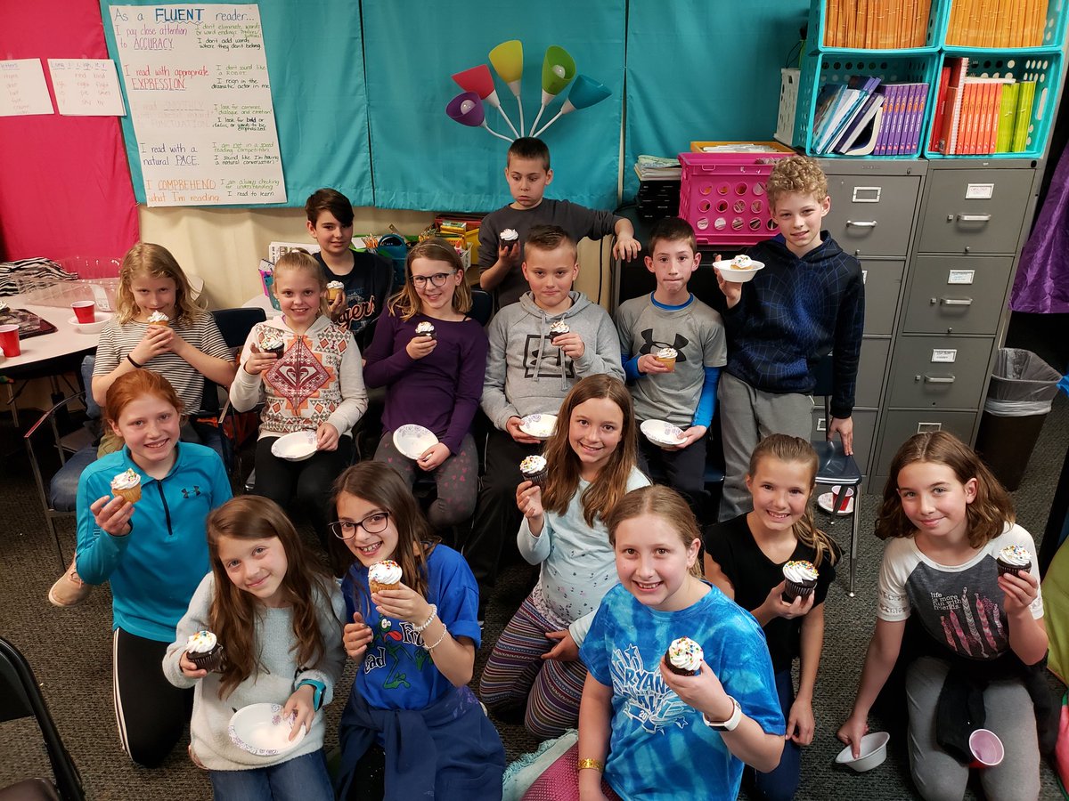 mpenneyosborn's tweet photo. Congratulations to our 4th and 5th grade SUPER READERS! 🦸‍♂️🦸‍♀️
We had fun celebrating our reading accomplishments this afternoon! 🎉🎈🎉🎈🎉🎈🎉🎈🎉🎈🎉🎈🎉 @DrewBordner @rwoodrow8 @CanHolmes24 @ambell0727 #GLCSRyan #GLRead20 https://t.co/ql7xdrdKKE