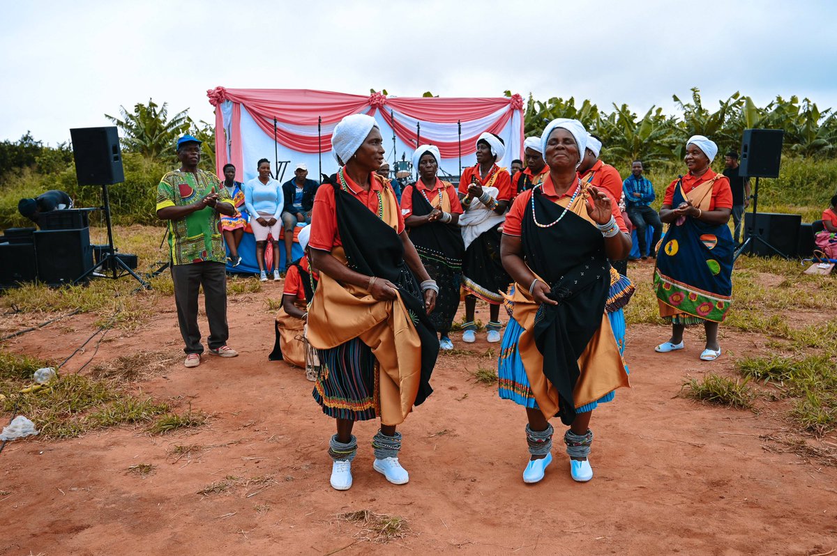 GiyaniSABC2's tweet photo. Giyani time 💃🏽💃🏽💃🏽

#GiyaniSABC2 #GiyaniLandofblood #SABC2 https://t.co/mZWUqg9jnQ