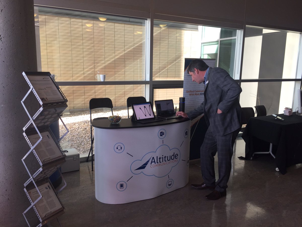 AltitudeComm's tweet image. Getting to know some of the awesome organizations at the #CCVOConnections conference and sharing the AltiLove! If you’re here come say hi! Thanks for having us @calgarycvo!