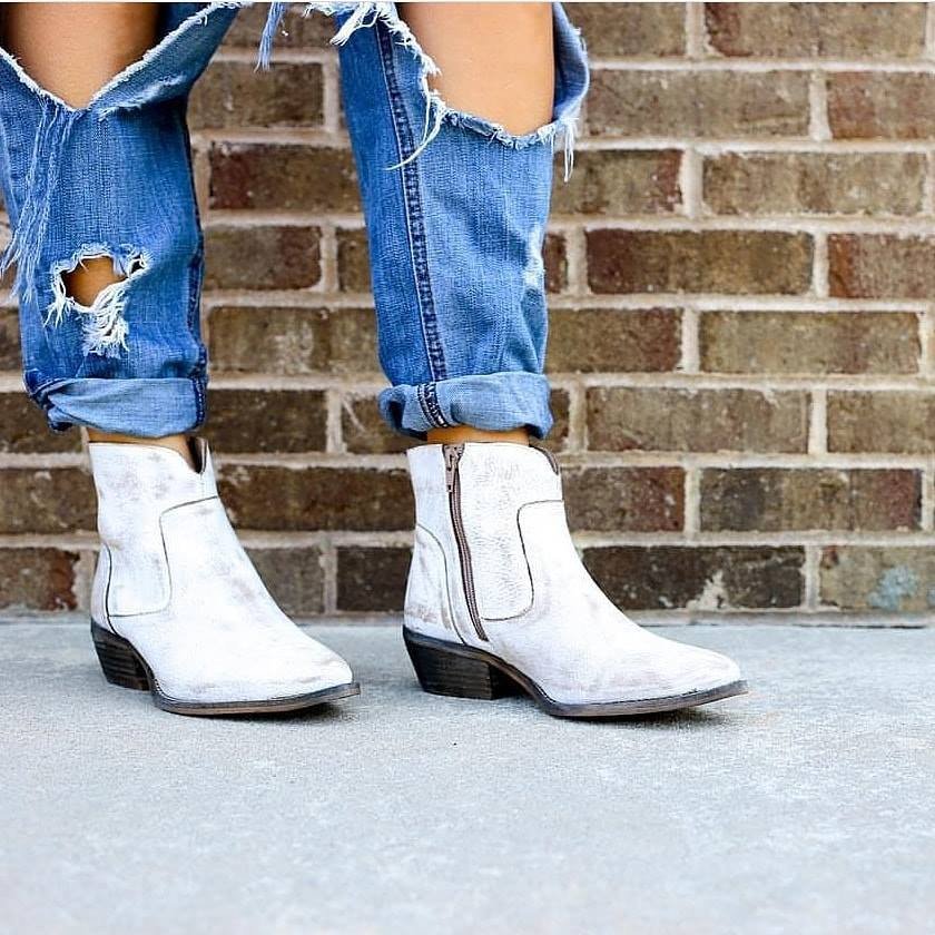 DibaTrue's tweet photo. Cooling off from this white hot boot called COOL WIND by #DIBATRUE #fav #cute #boutique #ootd #sotd #shop #favstore #love #dibatrue #shopnow #newshoes #shoes #style #igers #instadaily #instagram #fashion #photoftheday https://t.co/3WFMUlgZRy