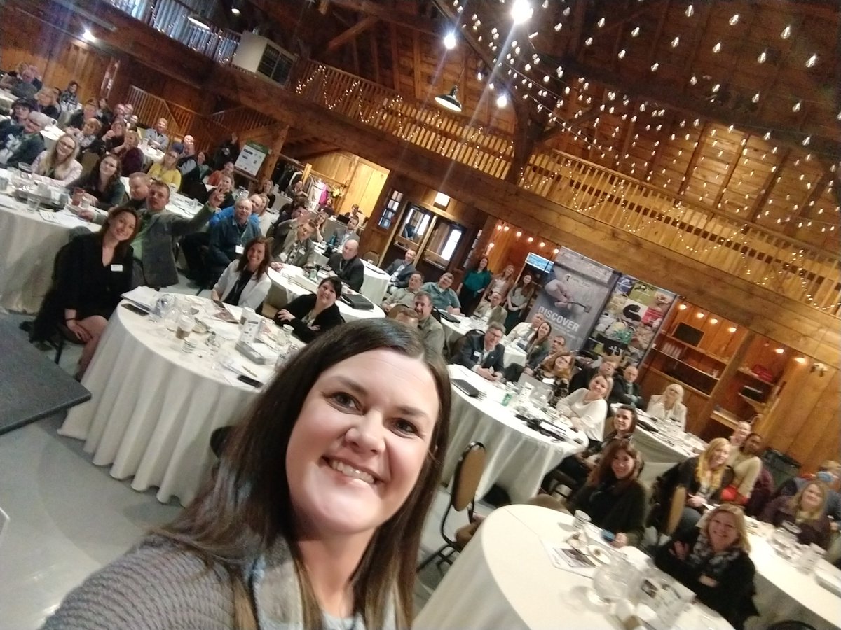 thefarmbabe's tweet photo. Celebrating food and farming today here at the @FarmFoodCareON conference in Milton 🇨🇦.  It's #Felfie (farmer selfie) time! These guys do great work advocating for #agriculture. #FFC19 @FCCagriculture

🌱🌻🌾🐄 #AGvocate #AgMoreThanEver #FriendAFarmer https://t.co/D5OvCG9uZU
