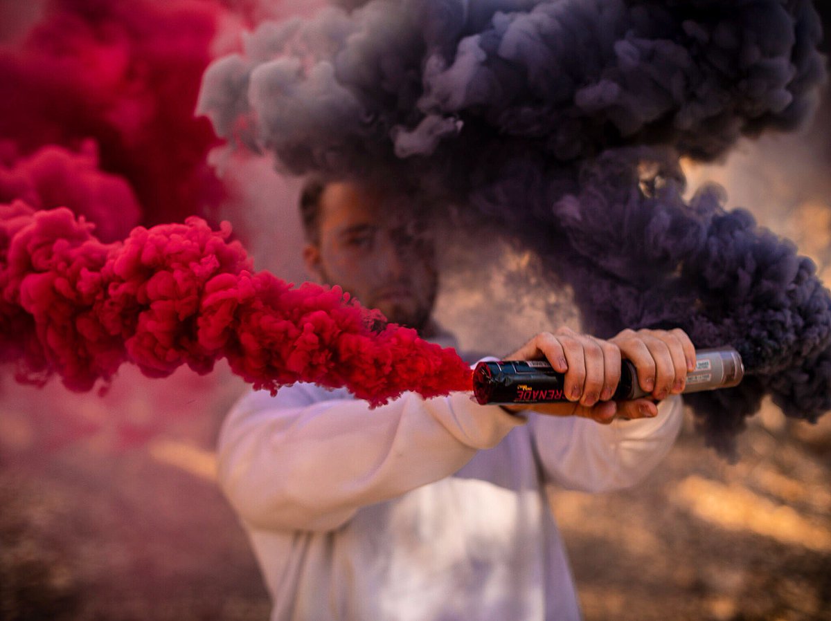 ShutterBombs's tweet photo. One ShutterBomb is cool and all but why not add a second one in there 😏
#smokebomb #shutterbombs #PhotographyIsLife #photography https://t.co/q1vLV1RmLj