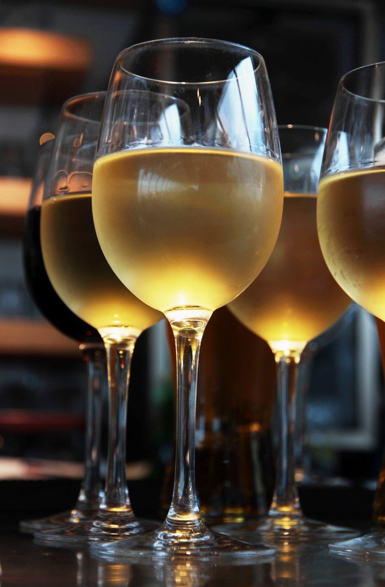 VisitKingstonCA's tweet photo. #SeminarSpotlight The Vinters Brunch at @corksfestival is this Sunday at 10am! Each dish will be paired with a specific wine from around the world with chefs and winemakers sharing the secrets of pairings (accompanied by live bands + a silent auction)
🎟️: https://t.co/DrPmJom6HH https://t.co/g1D2f7fCOY