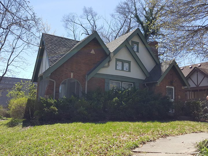 KCInvest's tweet image. HOT Brookside TUDOR
Three Bed, Two Bath, One Car Garage

Grab all the details including photos on our website at
kcmohomebuyergmailcombuyer.carrot.com/property/brook…

Best contact is Scott at 816-284-7844, text may get you a faster response.  We are licensed Realtors and we own this house.