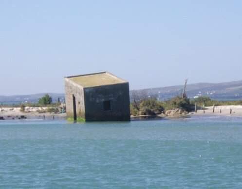 OulaAmrouni's tweet photo. #Workfield @Ghar El Melah lagoon #Gulf of Tunis . Dramatical #shoreline_retreat over ~30 m during the last 10 years. On the left: Building on shoreline frontier (2009).The right pic : the same building submerged under 3 m water depth 30m seaward (10-04-2019) https://t.co/LstjmEmaEw