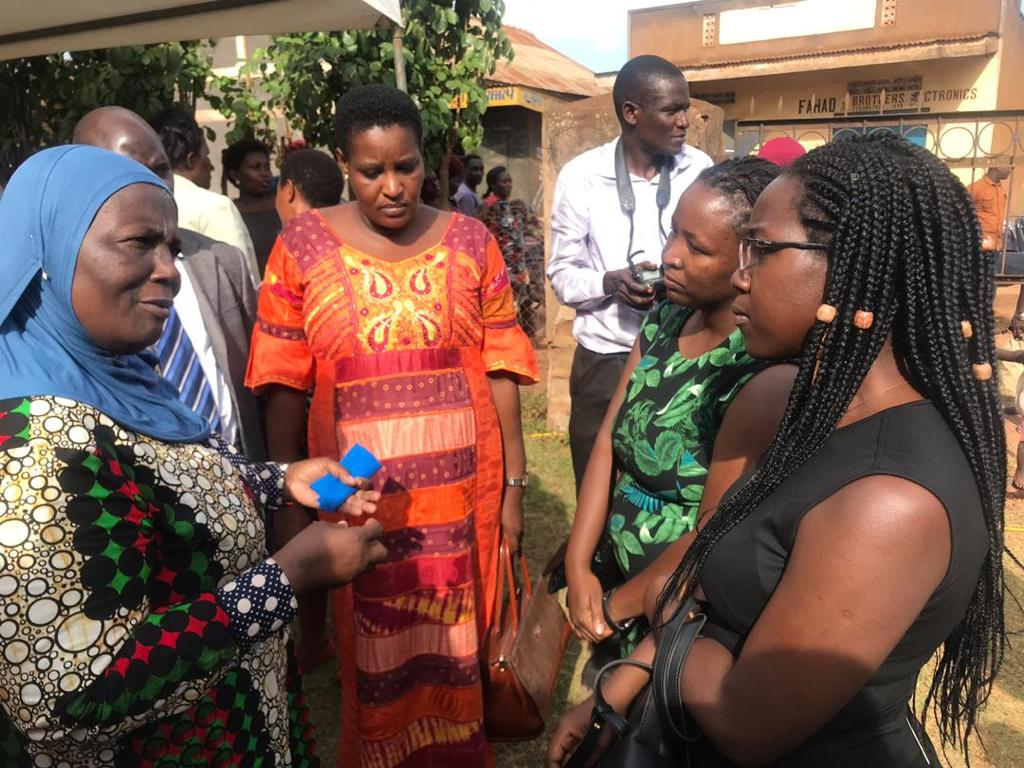 jawcug's tweet photo. Hon. Janat Mukwaya - Minister of Gender, Labour and Social Development assessing the renewable energy products by MUTWA an NGO in Mutundwe that received Financial Literacy skills including VSLA and vocational skilling from JAWCU
#Empowerment #Renewable energy
#MUTWA https://t.co/hgSyd8CfPR