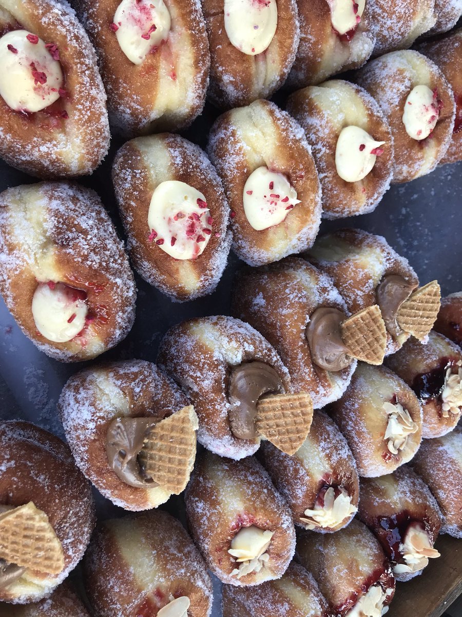 Mumbles Market returns this Saturday at the Dairy Carpark from 9am until 1pm with a whole host of great local produce, craft and street food, pop along and browse the stalls, pick up a treat or 2 and enjoy the beautiful views of Swansea Bay!
#LYLM2019 #SwanseaHour