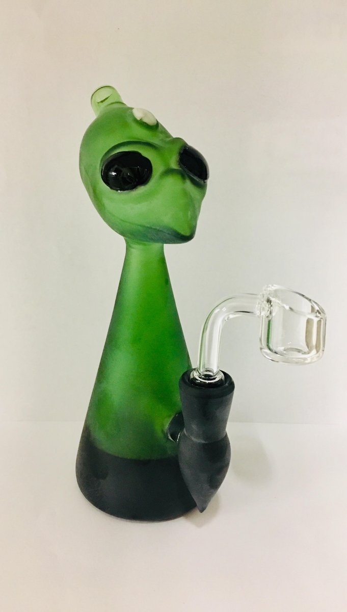 sunnyside_pc's tweet photo. HOW CUTE!?! I bet this will have you feeling like your outer space along side with the aliens! Want a deal on wax? We have a deal on Wax on Mondays and Fridays!! #wax #dab #bong #thc #marijuana @cannabis https://t.co/7A9zGeN9fz