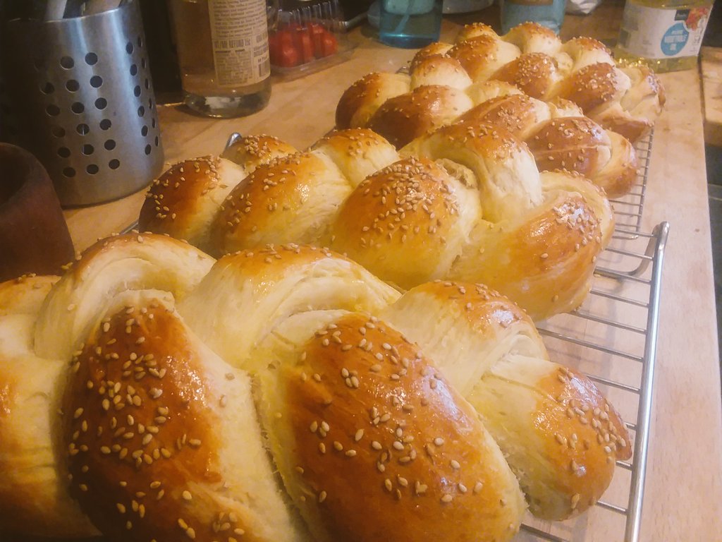ManilanH's tweet image. There's been a lot of hate going around so I decided to do some baking.  Tried a new challah recipe today. #BakeAwayTheHate