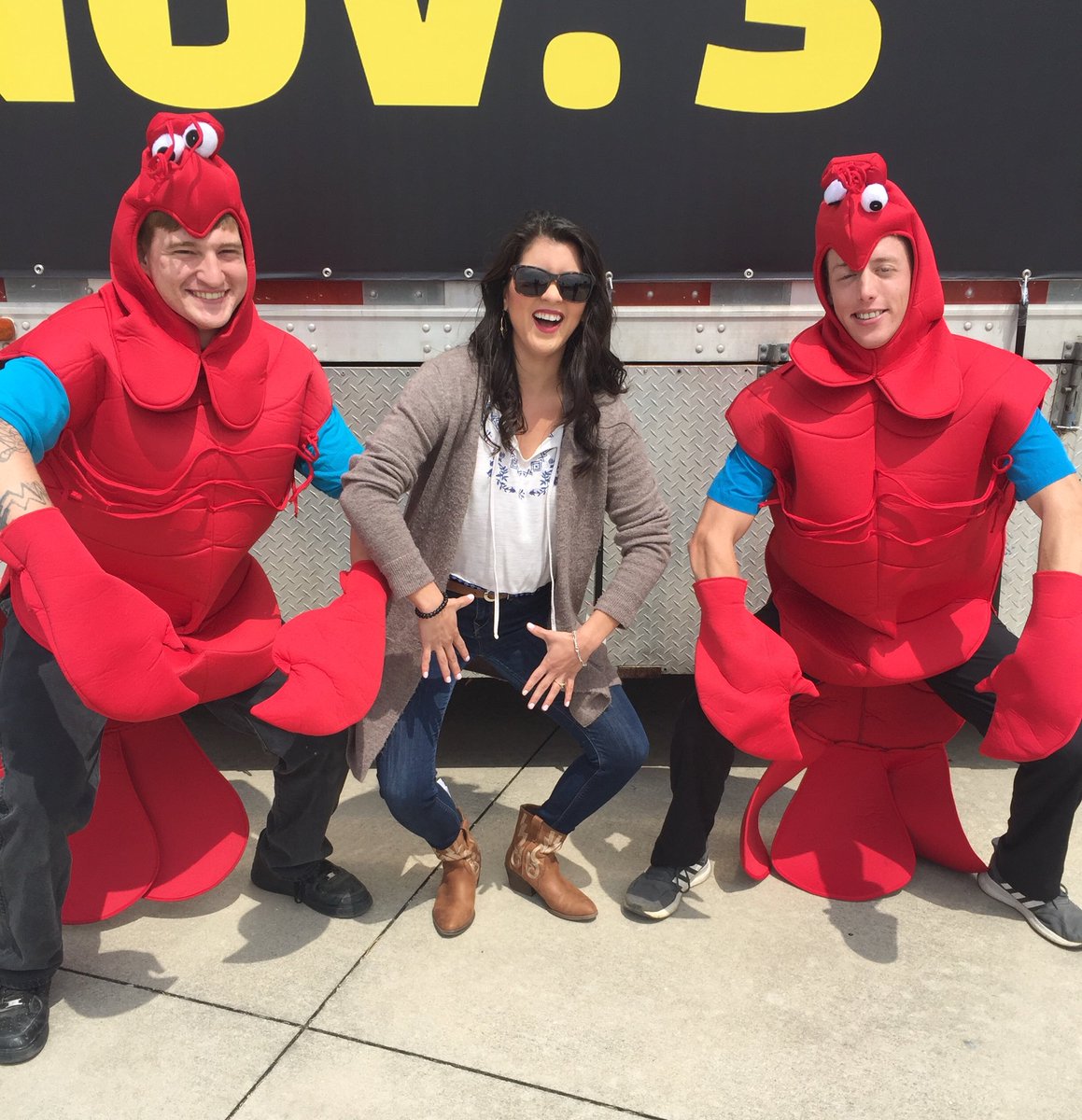 AerinCarrenoTV's tweet photo. Tried bringing #FROGGING back with a crawfish duo at #BigTXFun. 
(if you’re a diehard @spurs fan, you’ll get it.)

Did we succeed? 👍🏼👎🏼

🎥:@YOLO_TX https://t.co/8Jx1rl0K79