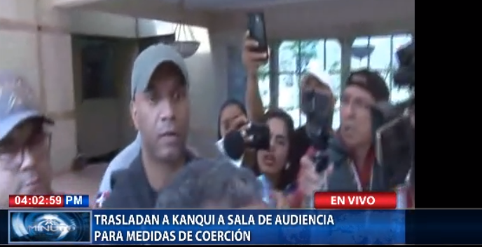 ElCaribeRD's tweet photo. Conocen medidas de coerción al payaso #Kanqui ►►► https://t.co/MbvLNlnO2Q | . #elCaribe #Kanqui #Kanquimania #abusoinfantil https://t.co/kUQP4Lpafv