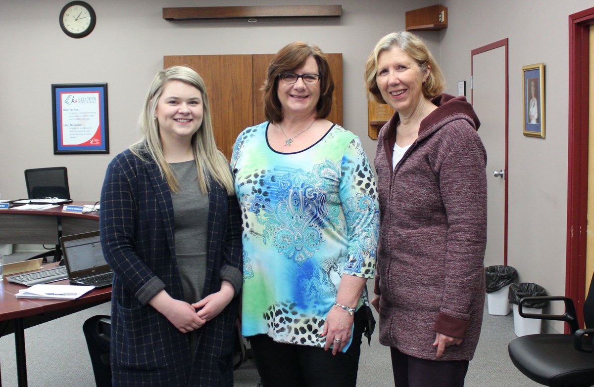 rdpschools's tweet photo. Today, the Board recognized Randi Cummerford, Grade 3 teacher @ecolebw, who is the District's 2019 nominee for the Zone 4 ASBA Edwin Parr Teacher Award. The Edwin Parr recognizes excellence in those entering the 1st year of the teaching profession. Congrats Randi! #RDPSD #RedDeer https://t.co/0TkKuAkXro