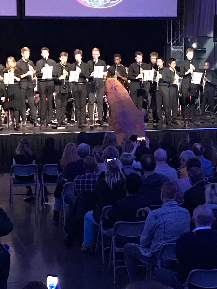 qmgs1554qma's tweet photo. Well that’s a first for a @qmgs1554 @QMHSOFFICIAL music concert !
🐉
#JurassicPark 
#realdinosaur 🤪 https://t.co/Ng9oqyRIQ1