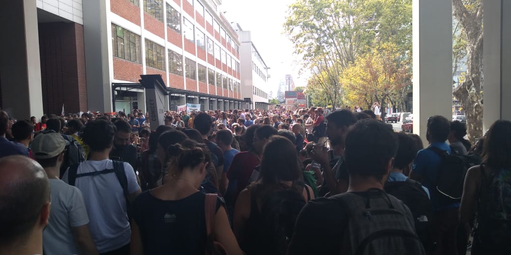 afectadosconi's tweet photo. En el #DiaDelInvestigadorCientifico, jornada de lucha en todo el país. Por lxs más de 2.000 investigadorxs expulsadxs y contra el ajuste en Ciencia y Tecnología.

#CientificxExpulsadx
#ConMacriNoHayCiencia
#NoAlAjusteEnCyT https://t.co/RhhjprxSPD