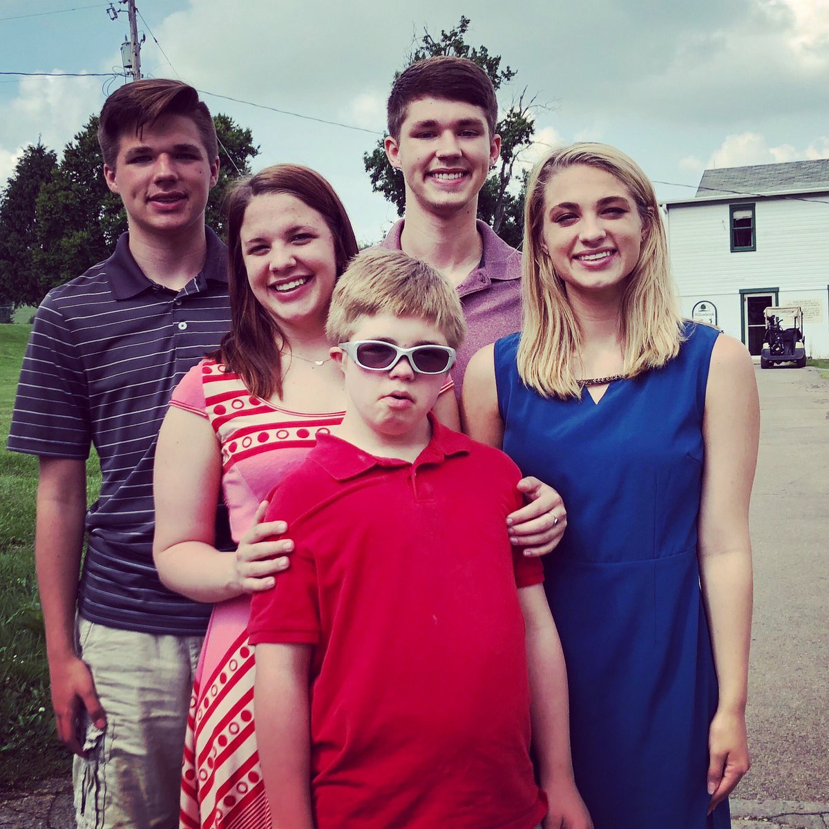 FedorDave's tweet photo. Celebrating  with my family on National Sibling Day @jasonepappas @frazier_hs https://t.co/vgsv8JWtAo