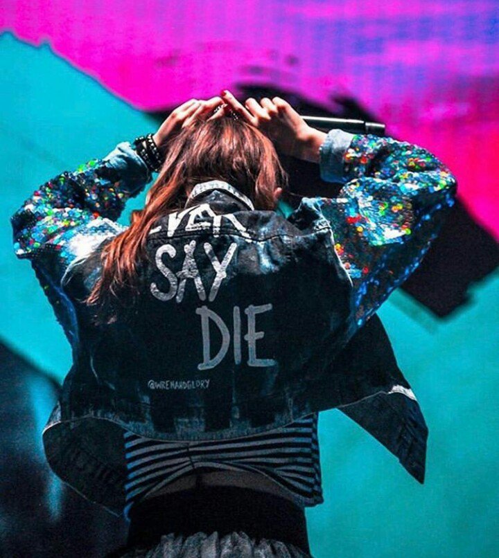 ChvrchesPT's tweet photo. This is simply wonderful! 😍😍

#chvrches #laurenmayberry #martindoherty #iaincook #jonnyscott #loveisdead #everyopeneye #thebonesofwhatyoubelieve #chvrchesportugal #neversaydie #portugal https://t.co/R1k0AtMstv