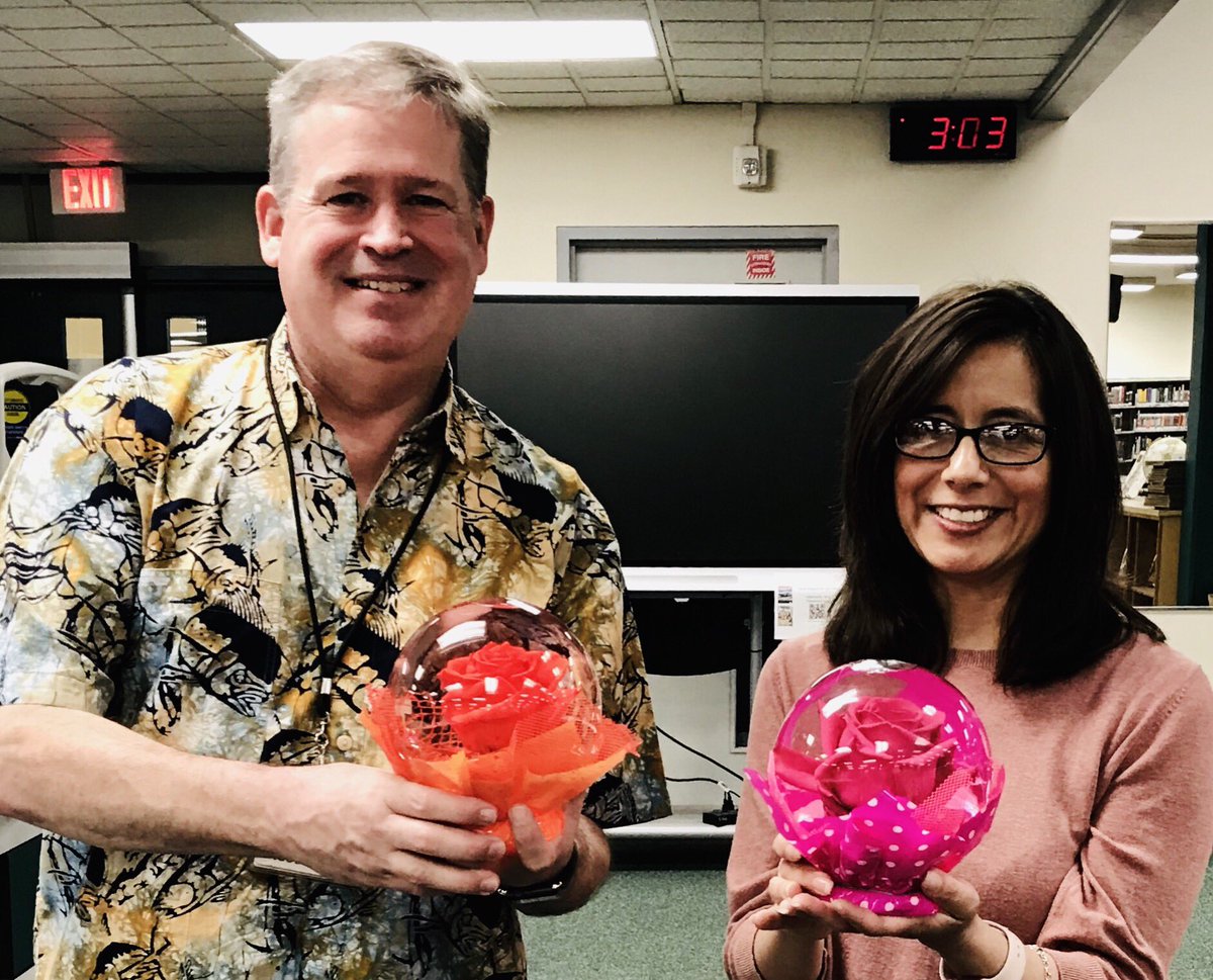 StuCo loves our Librarians so very much!💚🌹 thank you for everything you do 🎉 #LibrarianAppreciation #CCISDproud #OurKINGdom @RKHSKingTeam @NatStuCo @TASC_StuCo