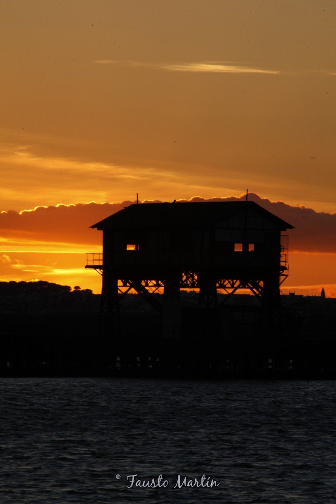 Huelva y sus atardeceres 
Muelle de Tharsis 
#Huelva #fotografia #HuelvaLaLuz #sienteHuelva #masdehuelvaqueunchoco #PintoFotografía #vistoenandalucia #canonespaña <a href="/Meteohuelva/">MeteoHuelva.es</a> <a href="/andalucia_news/">Andalucía in English</a> <a href="/huelvaturismo/">huelvaturismo</a> <a href="/viveandalucia/">Vive Andalucía</a> <a href="/APHuelva/">Puerto de Huelva</a> <a href="/andaluciaparais/">andaluciaparaiso ❤</a> @eltiempoccosta