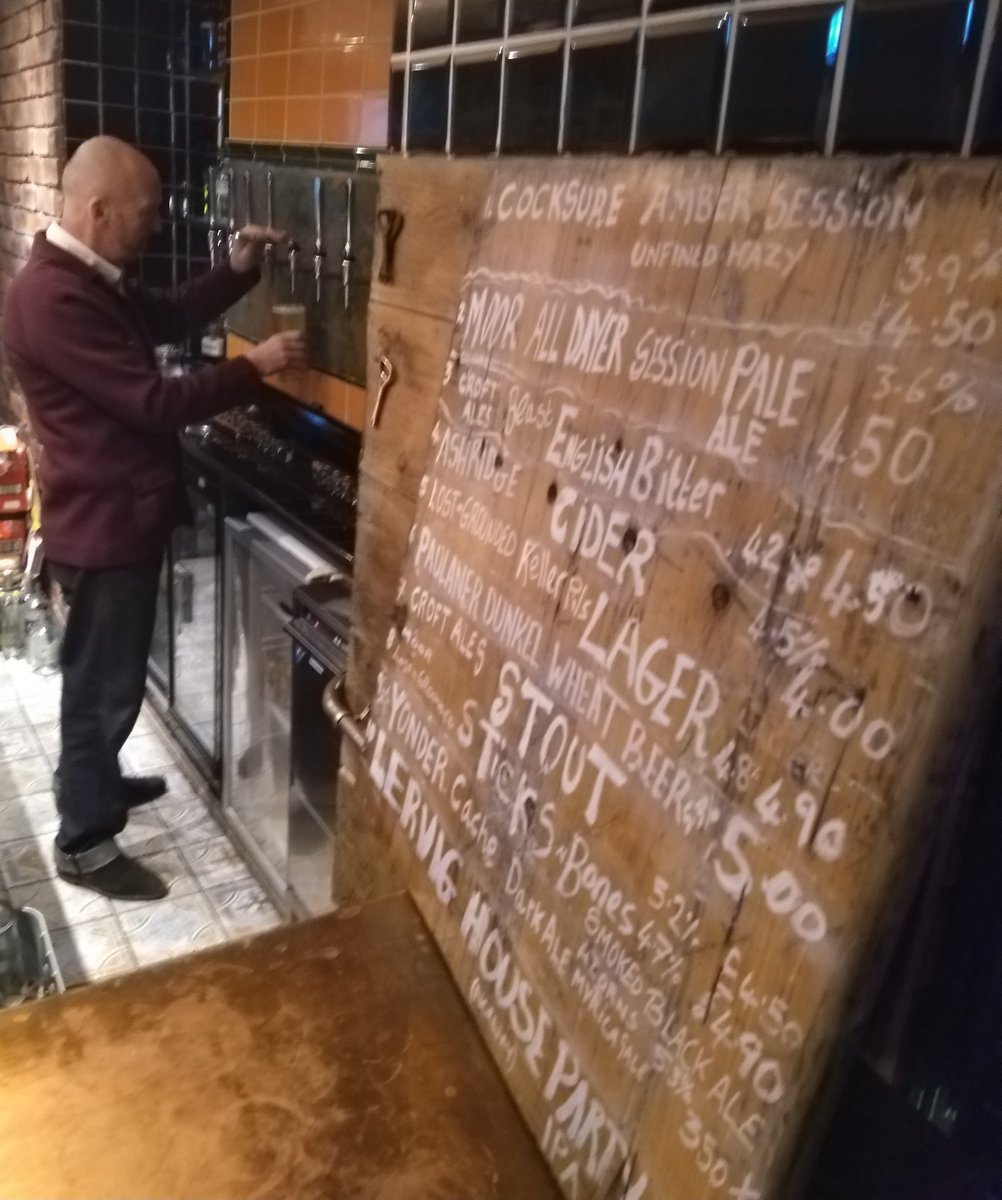 BristolHoppers's tweet photo. In case you didn't know @TheElmersArms1 in #oldMarket #Bristol is just the best! There's a beer &amp; a funky record here for everyone's taste. Look at that beer list for a cute, local boozer! 🍻😋🍺
80% Locally brewed beer, 10% German &amp; 10% Norwegian. 
Go &amp; see for yourself! https://t.co/3q0tc3dlcU