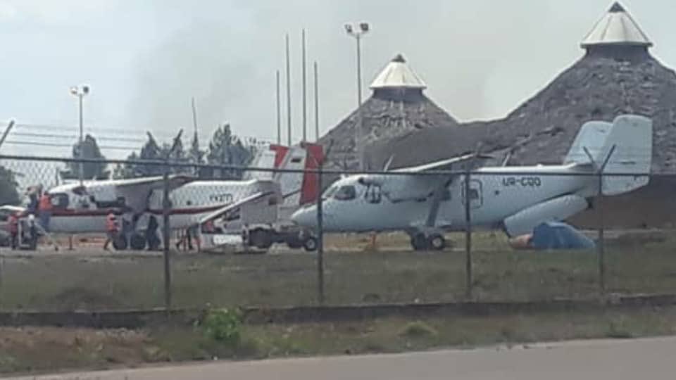AmericoDeGrazia's tweet photo. 5/5 #GuayanaSaqueada el contrabando interno se hace con aviones camuflados,con siglas ucranianas. Desincorporados de la asociación mundial de aeronáutica Civil. Originarios de Canadá. Y usados para el barrido de mina x mina desde Amazonas hasta Bolivar. https://t.co/XkdWP3L9uc