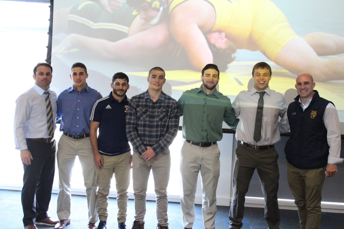 Banquet Recap 1 of 3!   
1. Graduating Seniors
2. Team Photo
3. Lion Award
4. Juniors

#LionStrong #RollPride