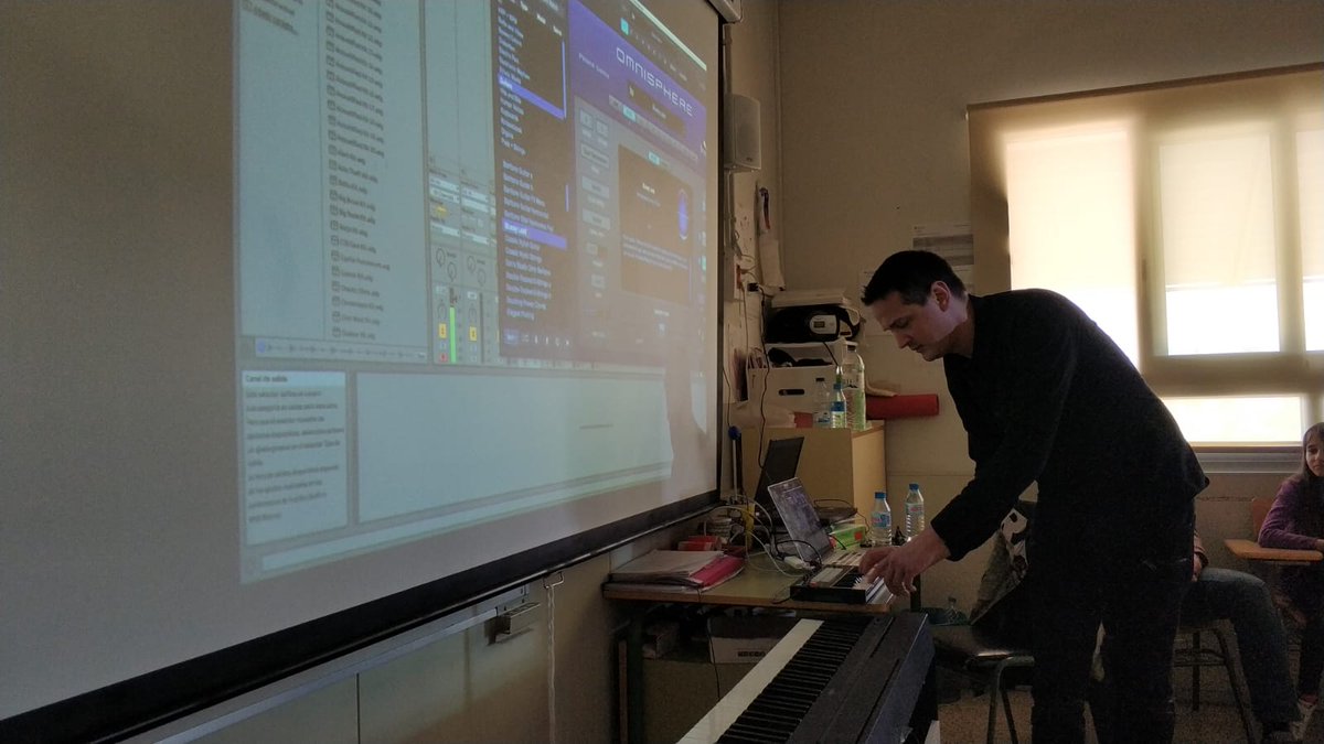 Avui hem tingut la sort i el plaer d'escoltar el projecte "Gravetat zero" i entendre millor com crea la seva música <a href="/MarcMarzenit/">Marc Marzenit</a> , DJ i productor internacionalment conegut.