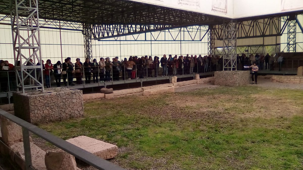 AdultosMonzon's tweet photo. Excursión a Villa Fortunatus en Fraga y al castillo de esta localidad. Luego merienda.
Pero lo mejor es la respuesta de nuestro alumnado. ¡120 personas! Procedentes de toda la comarca.
Hacemos comunidad.
#educacionadultosmonzon
#cpepecinamedio
#Fraga
#villafortunatus
#EpaAragon https://t.co/m2ZrHDVUlm