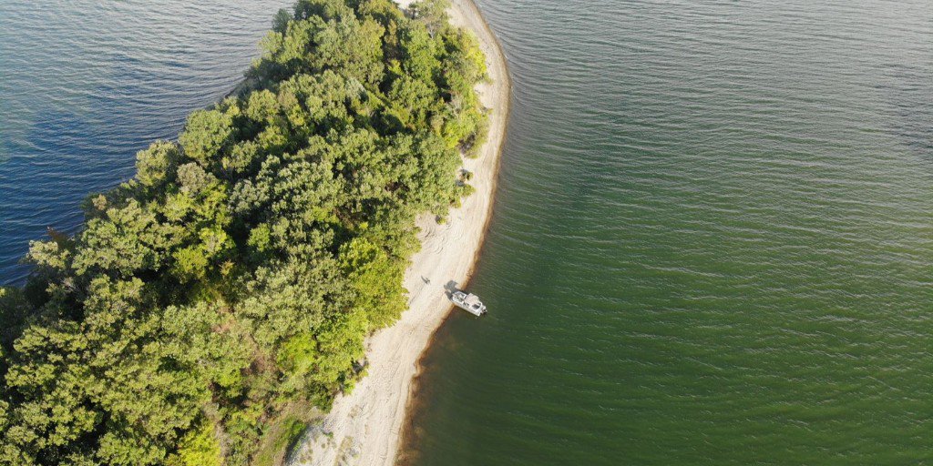 houseboatingorg's tweet photo. Kentucky Lake is a recreational haven, and has a reputation for epic #fishing for #Crappie, #Bass, #Bluegill, and #Catfish to name a few. Check out the #houseboats (and how to get 10% off) here: https://t.co/vLsGYTD3Ip 

#traveltuesday #kentuckylake #vacation https://t.co/rUFlANj7LM