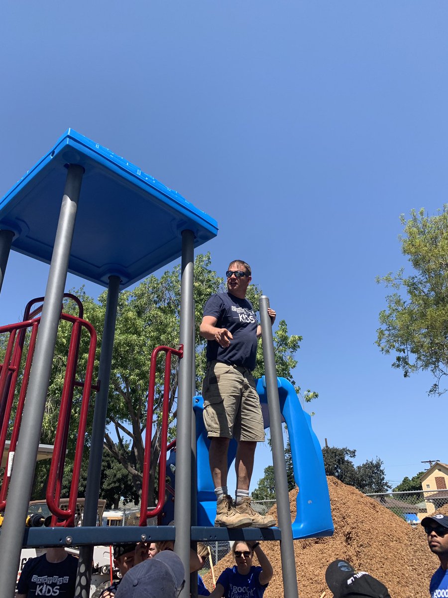 Our main man Rich instructing the volunteers!