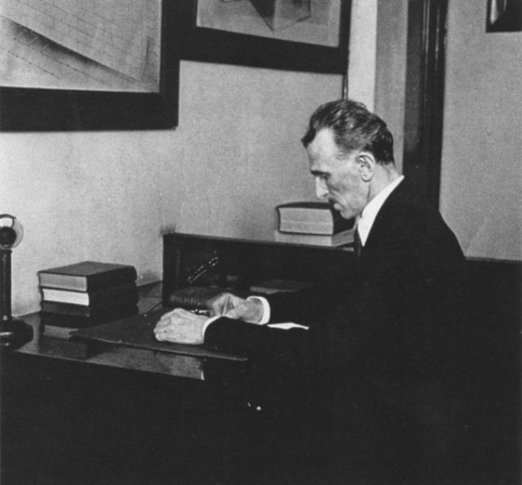 teslaplay's tweet photo. #historicalphotographs #teslainphotos #teslaatwork #nikolatesla #magicandlightning https://t.co/B9eGm7J8C3