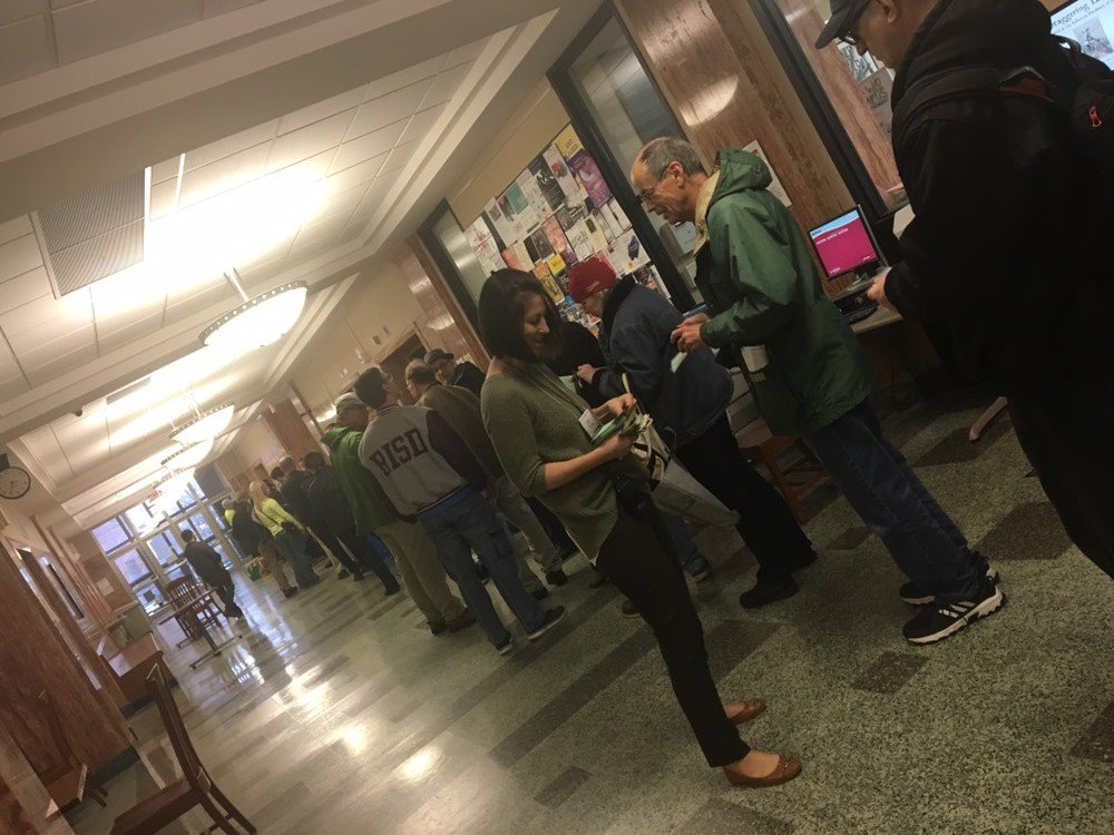 UWMadLibraries's tweet image. We love seeing everyone all ready to snag some great books at the book sale! The preview sale begins at 4pm!
