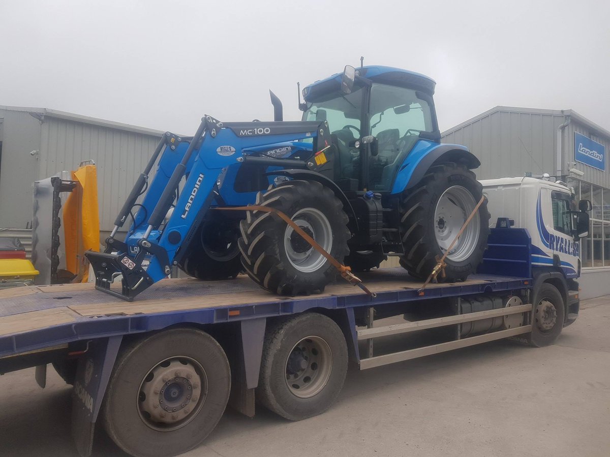 LandiniUKROI's tweet photo. Good to see another #LandiniTractor product heading out to its new owner, this one supplied by Ryalls Farm Machinery, Watergrasshill, Co Cork. It’s 6-130C LS, so top spec with 110-litre/min load-sensing hydraulics. More pics and info: https://t.co/X4pwTWpZuk @AgrilandIreland https://t.co/eHfhcudWGW