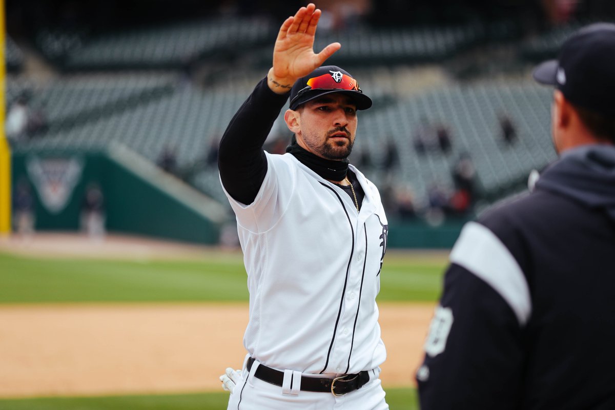 tigers's tweet photo. ▬▬▬.◙.▬▬▬
═▂▄▄▓▄▄▂ 
◢◤ █▀▀████▄▄▄▄◢◤ 
█▄ █ █▄ ███▀▀▀▀▀▀▀╬ 
◥█████◤
══╩══╩═
╬═╬
╬═╬ 
╬═╬ just dropped down to say...
╬═╬    
╬═╬ 
 We're back on top of the A.L. Central. #TigersWin https://t.co/P40juyUCV2